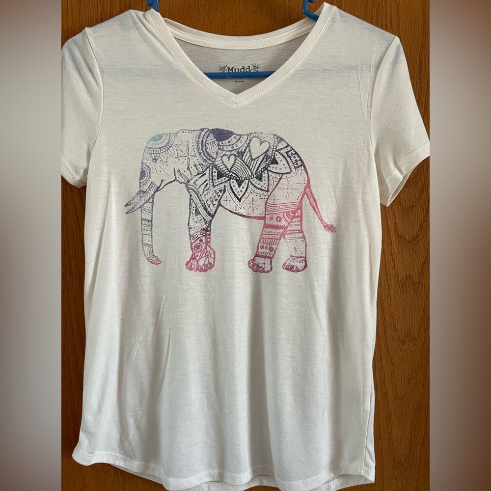 Light weight, cute Mudd T-shirt